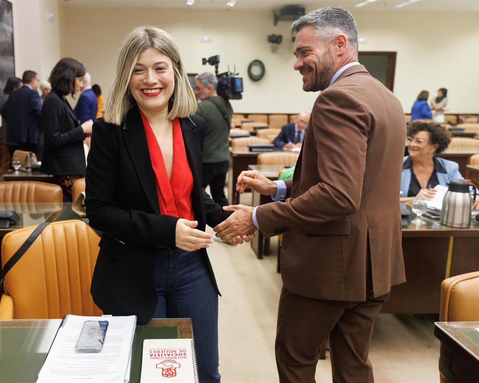 Archivo - La diputada del PSOE Laura Berja y el presidente de la comisión, Felipe Sicilia a su llegada a una Comisión de Justicia en el Congreso de los Diputados, a 18 de abril de 2023, en Madrid (España).