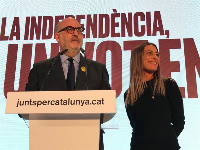 Archivo - Eduard Pujol i Míriam Nogueras (JxCat) a Barcelona durant la nit electoral de les eleccions generals del 10 de novembre del 2019