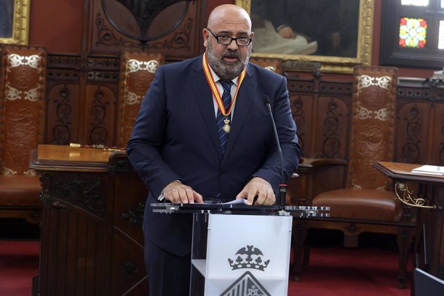 El nuevo alcalde de Palma, Jaime Martínez Llabrés, durante su discurso de investidura.