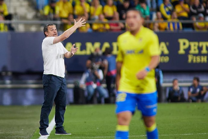 Sergio Gonzalez, coach of Cadiz, gestures during the spanish league, La Liga Santander, football match played between Cadiz CF and Real Valladolid at Nuevo Mirandilla stadium May 19, 2023, in Cadiz, Spain.