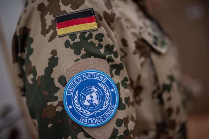 Archivo - FILED - 13 April 2023, Mali, Gao: The shoulder patch of the MINUSMA Mission of the United Nations UN on a Bundeswehr soldier in the Bundeswehr field camp Camp Castor. The German government said on Saturday it will wind down the deployment of t