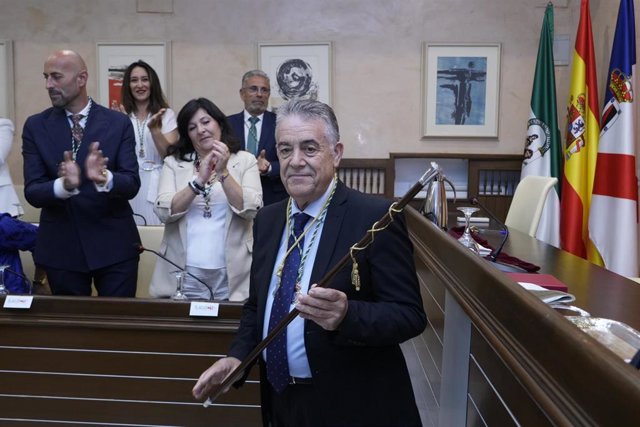Toma de posesión de Francisco Bella como alcalde de Almonte.
