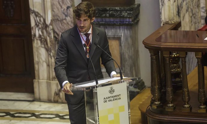El portavoz del PP en el Ayuntamiento de Valncia, Juan Carlos Caballero, durante su intervención en el pleno de constitución y tras el nombramiento de María José Catalá como nueva alcaldesa de Valncia