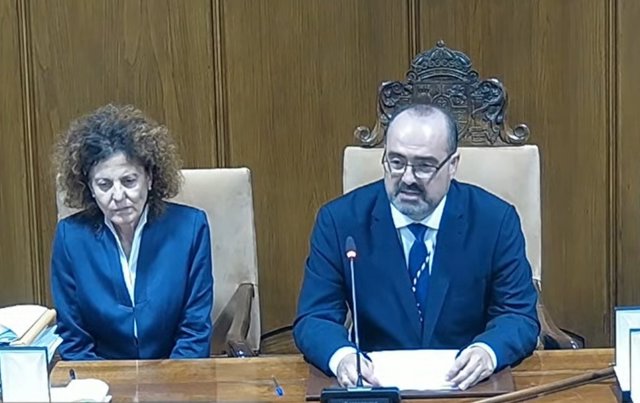 El alcalde de Ponferrada (León), Marco Antonio Morala, durante la lectura del discurso tras asumir el bastón de mando del municipio berciano.