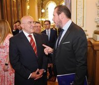 Carnero (PP), investido como cuarto alcalde de la Democracia en Valladolid, pone fin a 8 años del PSOE