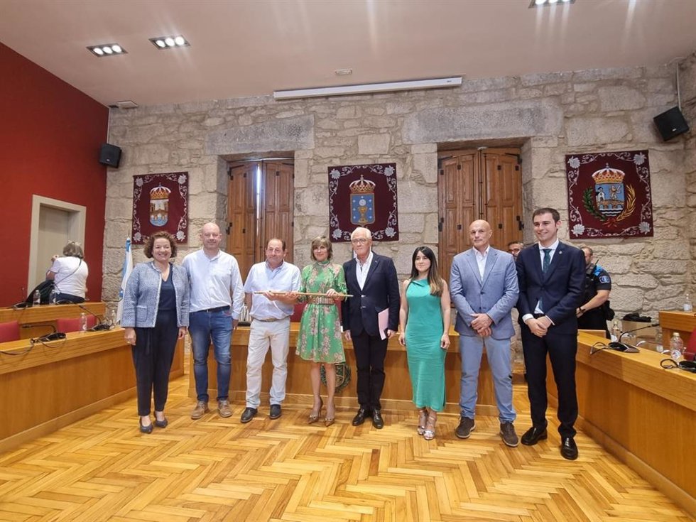 Nava Castro (PP) asume la Alcaldía de Ponteareas, el 17 de junio de 2023.