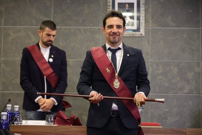 El candidat del PP a l'Alcaldia de Castelldefels, Manu Reyes, ha estat triat aquest dissabte com a alcalde de la ciutat vuit anys després del pacte de govern amb Som Castelldefels