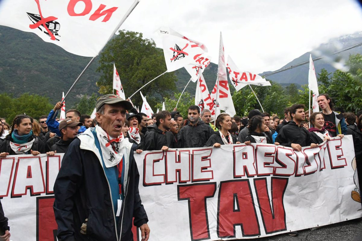 Francia/Italia.- Migliaia di manifestanti protestano contro la superstrada Lione-Torino