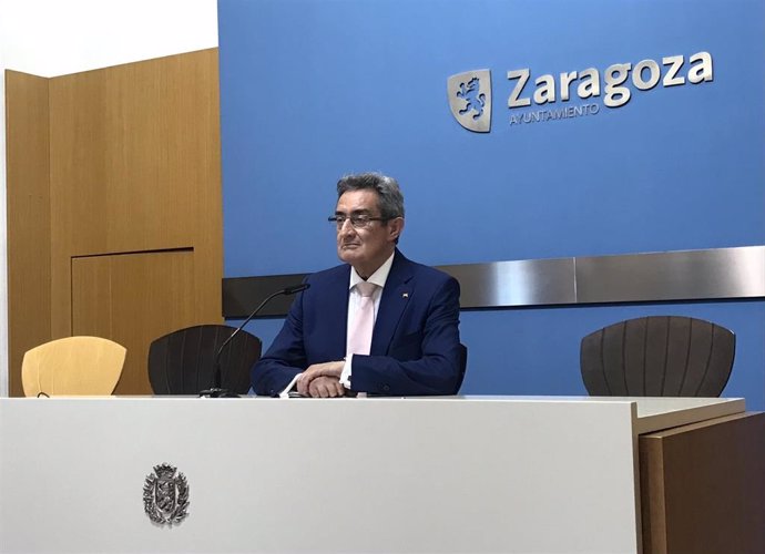 El portavoz del grupo municipal de VOX en el Ayuntamiento de Zaragoza, Julio Calvo,