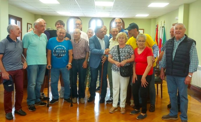 AMA acude a la toma de posesión de los alcaldes de Piélagos, Arnuero y Argoños y pide "una solución ya" a los derribos