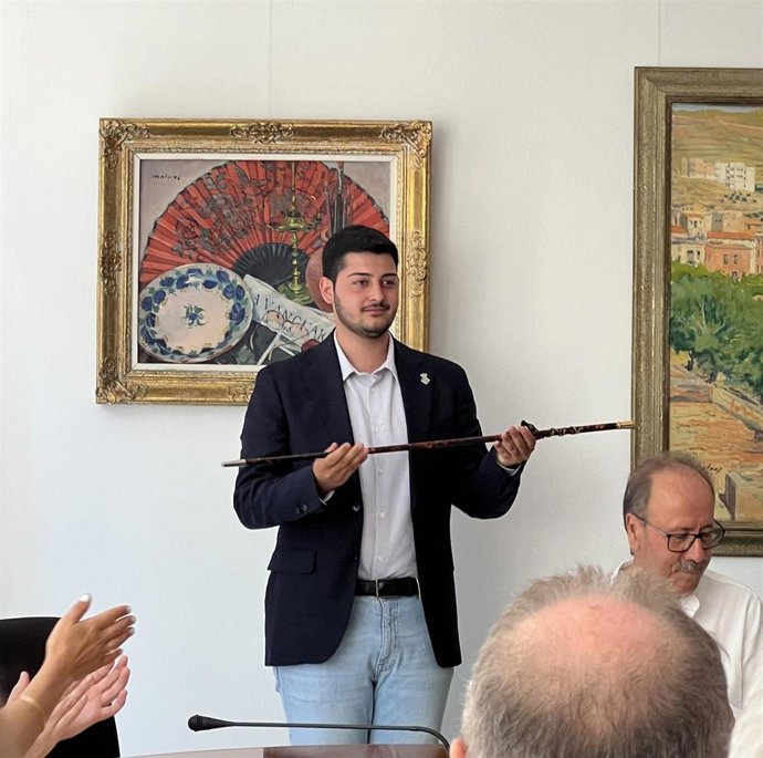 El candidato de Sumem per Portbou --candidatura adscrita al PSC--, Gael Rodríguez, investido alcalde de la ciudad y alcalde catalán más joven con 19 años