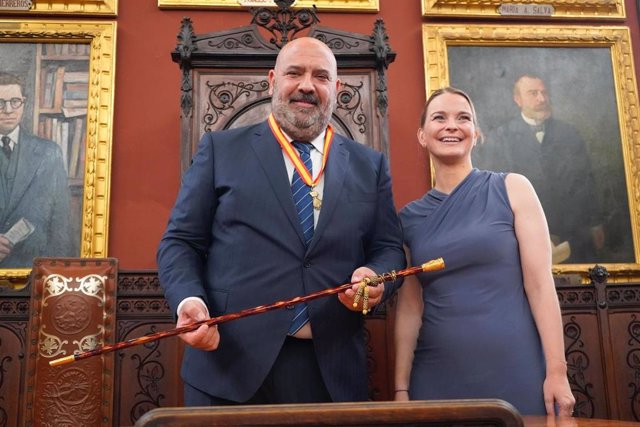 El nuevo alcalde de Palma, Jaime Martínez, con la presidenta del PP balear y candidata electa a la presidencia del Govern, Marga Prohens