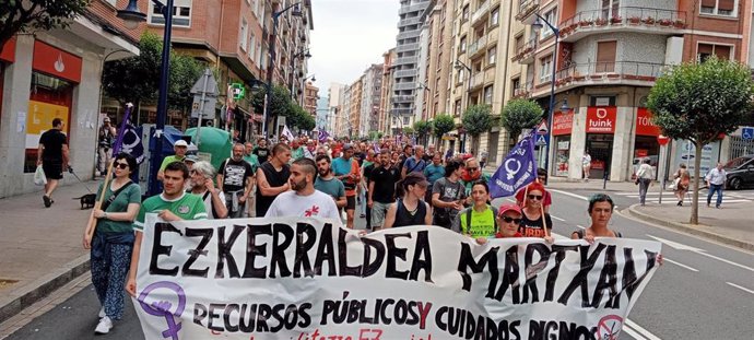 Cientos de personas se movilizan por la Margen Izquierda "contra la precariedad, los recortes y por un futuro digno"
