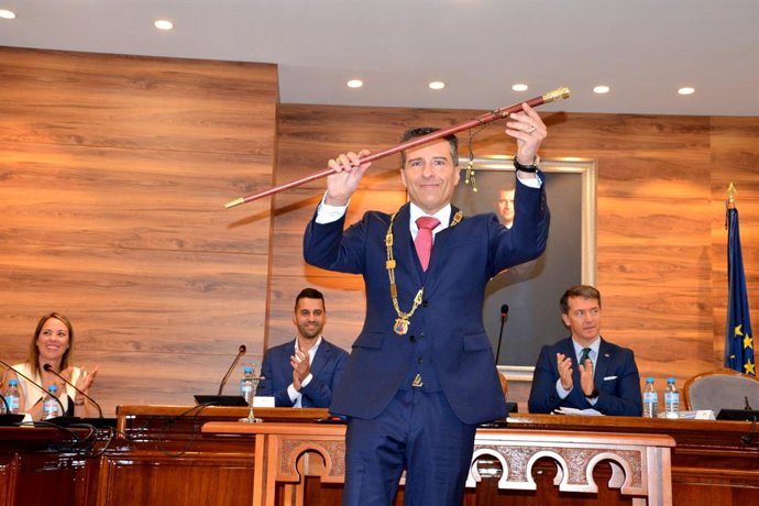 Óscar Medina, investido alcalde de Torrox