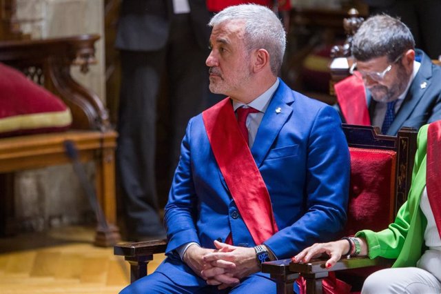El nuevo alcalde de Barcelona, Jaume Collboni, en el pleno de investidura de este sábado en el Ayuntamiento.