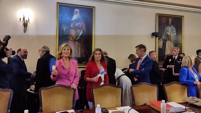 Los concejales del PSOE Marisa Ponga, Sonia Fidalgo y Carlos Fernández Llaneza.