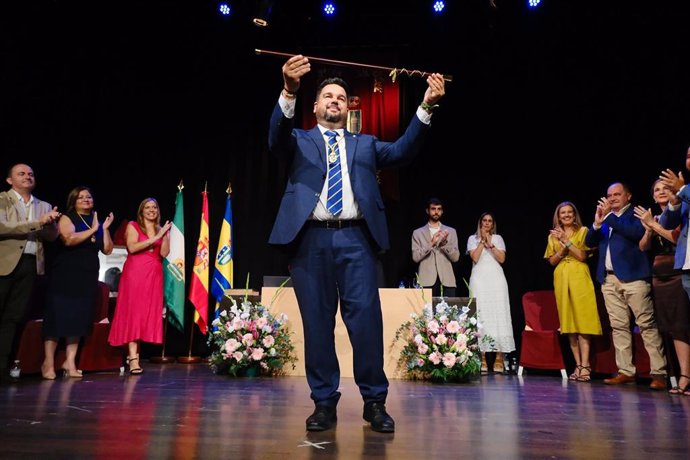 Romualdo Garrido (PSOE), investido como alcalde de Gines para el mandato 2023-2027