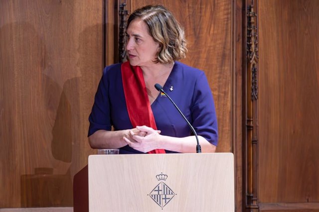 La exalcaldesa de Barcelona y concejal de BComú, Ada Colau, en su intervención en el pleno de investidura del Ayuntamiento de Barcelona.