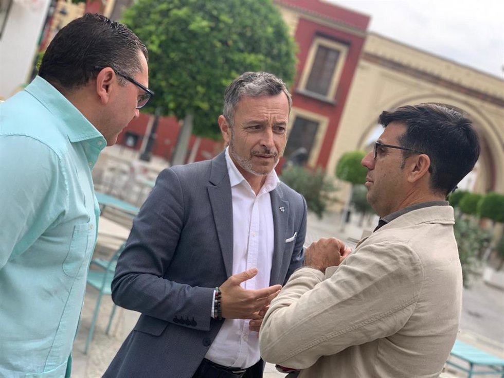 Rafael Recio en el centro de la imagen