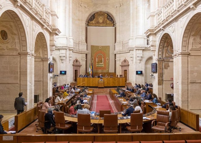 Archivo - Imagen de archivo del Salón de Plenos del Parlamento de Andalucía.