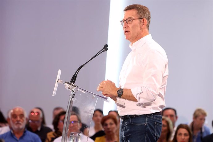 El presidente del Partido Popular, Alberto Núñez Feijóo, interviene durante la Junta Directiva del Partido Popular de las Islas Baleares en el Centro de Convenciones Hipotels Platja de Palma, a 15 de junio de 2023, en Palma de Mallorca