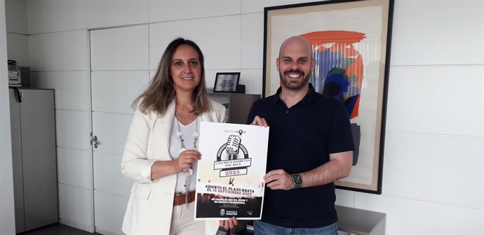 La consejera de Presidencia, Rita Camblor, y el director general de Juventud, Diversidad Sexual y Derechos LGTBI, Marcos Torre.