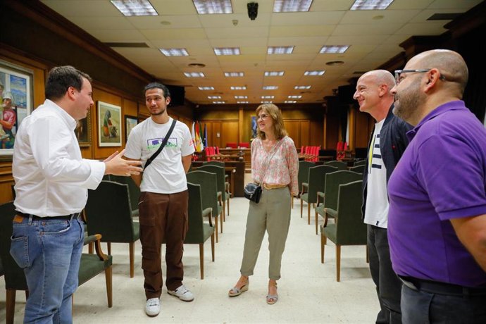 Responsables de Transavia y la OET de París visitan Diputación y conocen 'Costa de Almería'