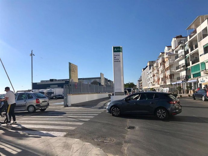 Archivo - Acceso al Puerto Pesquero de Punta Umbría (Huelva).