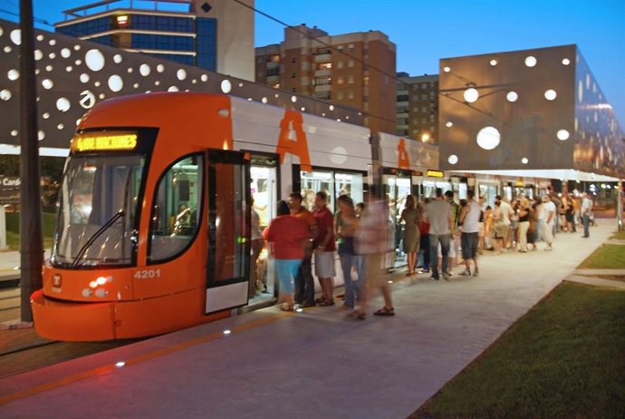 TRAM d'Alacant facilitará la movilidad en Fogueres con servicio ininterrumpido del 21 al 24 junio