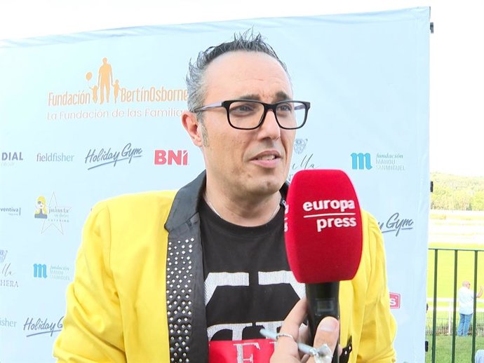 EL MAGO SCOTT, MEJOR AMIGO DE MIGUEL, HIJO DE 'MARI CARMEN Y SUS MUÑECOS', NOS DEVELA CÓMO SE ENCUENTRA TRAS LA MUERTE DE SU MADRE