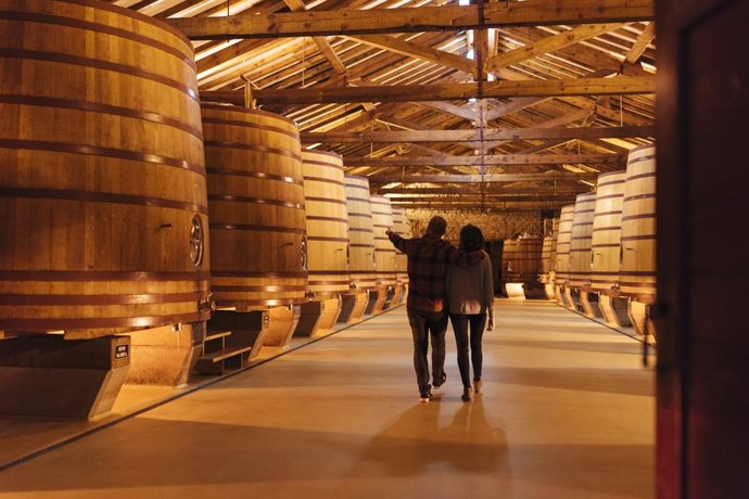 Archivo - Dos rutas guiadas y un pasaporte anual refuerzan la selecta propuesta enoturística del Barrio de la Estación.