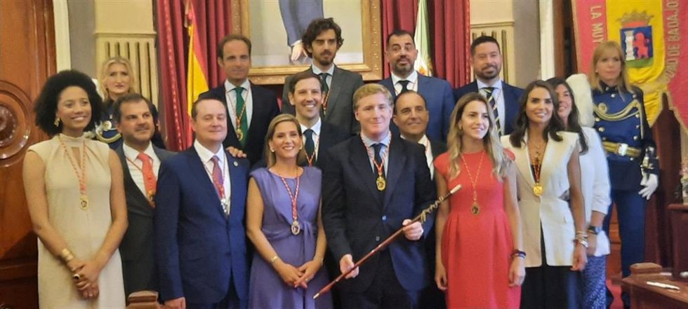 El alcalde de Badajoz, Ignacio Gragera, con los concejales de su equipo de Gobirerno.