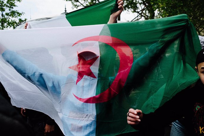 Archivo - May 15, 2021, Paris, Paris, France: Despite the ban on the demonstration by the Paris prefecture, thousands of people gathered in the streets of Paris to show their support for Gaza and their opposition to Israeli policies. Many small groups o