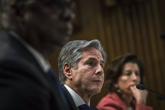 Archivo - May 16, 2023, Arlington, VA, United States of America: U.S. Secretary of State Tony Blinken, center, listens during testimony at the Senate Appropriations Committee hearings discussing the U.S.- China Relationship as it effects the Fiscal Year