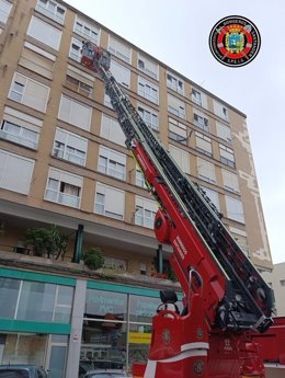Caen cascotes de un edificio a la calle Capitán Palacios
