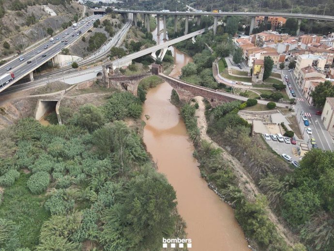 Imatge del riu Llobregat des de l'aire per trobar a la dona desapareguda a Ullastrell (Barcelona)