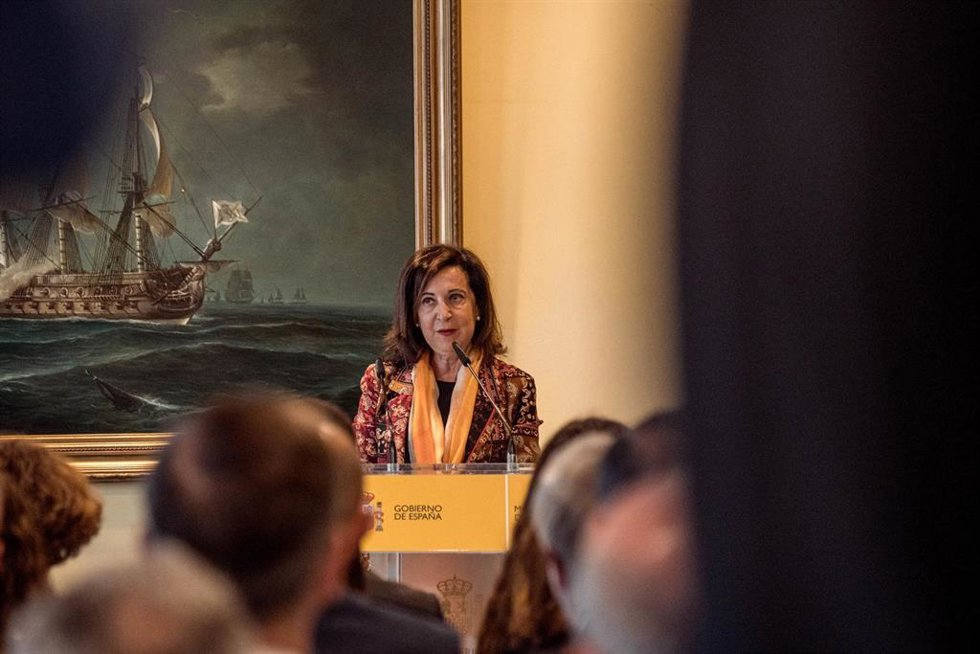 La ministra de Defensa, Margarita Robles, interviene durante la toma de posesión del nuevo director del Centro de Sistemas y Tecnologías de la Información y las Comunicaciones (CESTIC), en la sede del Ministerio de Defensa, a 5 de junio de 2023, en Madr