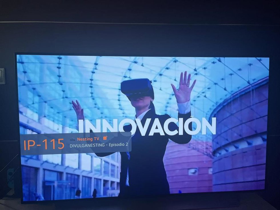 Nesting TV emitiendo un programa sobre innovación inmobiliaria en el dial IP-115 de LG Channels