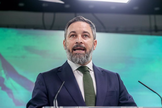 El líder de VOX, Santiago Abascal, interviene durante una rueda de prensa, en la sede nacional de VOX, a 29 de mayo de 2023, en Madrid (España). VOX se ha consolidado como el tercer partido nacional, tras los resultados electorales de ayer, 28 de mayo. El