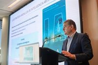 Sanz destaca que Andalucía ofrece "estabilidad, seguridad y confianza" tras un año de las elecciones