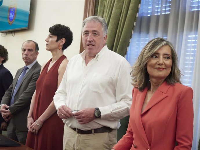 I-D, Carlos García Adanero (PP), Elma Saiz (PSN), Joseba Asiron (EH Bildu) y Cristina Ibarrola (UPN), en la constitución del Ayuntamiento de Pamplona.