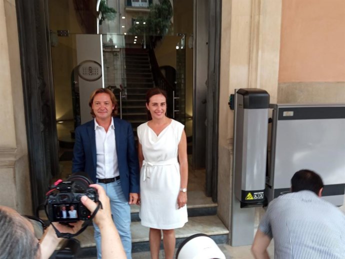 Campos y Ribas, en el Parlament.