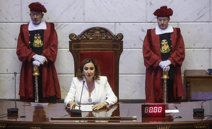 La alcaldesa de Valncia, María José Catalá, el pasado sábado durante la sesión de constitución del Ayuntamiento de Valencia y su toma de posesión como primera edil. 