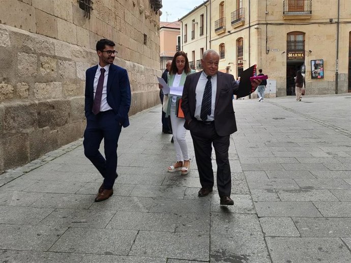. El Consejero Gonzalo Santonja En Salamanca.