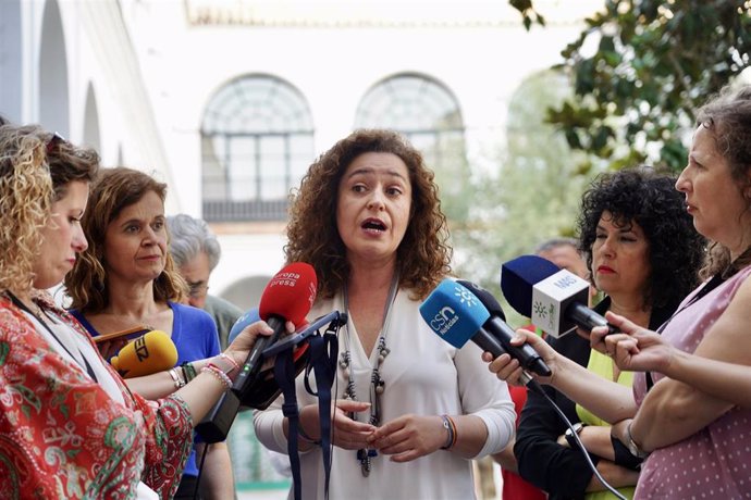 Archivo - La portavoz parlamentaria de Por Andalucía, Inmaculada Nieto, este lunes en declaraciones a los medios.