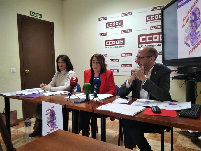 Inmaculada Ortega, secretaria provincial de CCOO, en rueda de prensa.