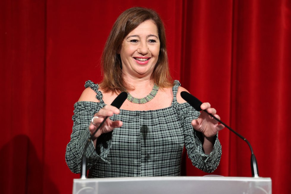 La socialista Francina Armengol en su última rueda de prensa como presidenta del Govern en funciones