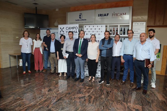 Reunión del Patronato de la Fundación 'Tierra de Viñedos'.