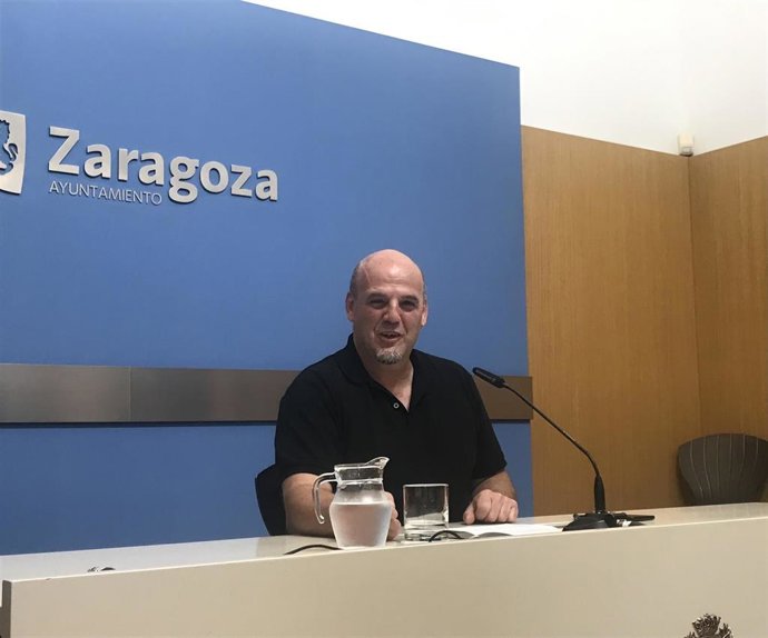El concejal del grupo municipal de ZeC en el Ayuntamiento de Zaragoza, Suso Domínguez
