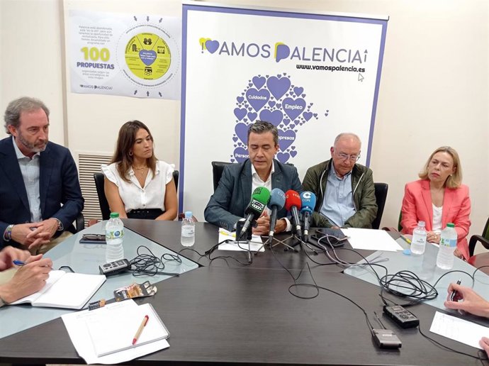 Miembros de 'Vamos Palencia', que se presentará al Congreso y al Senado.